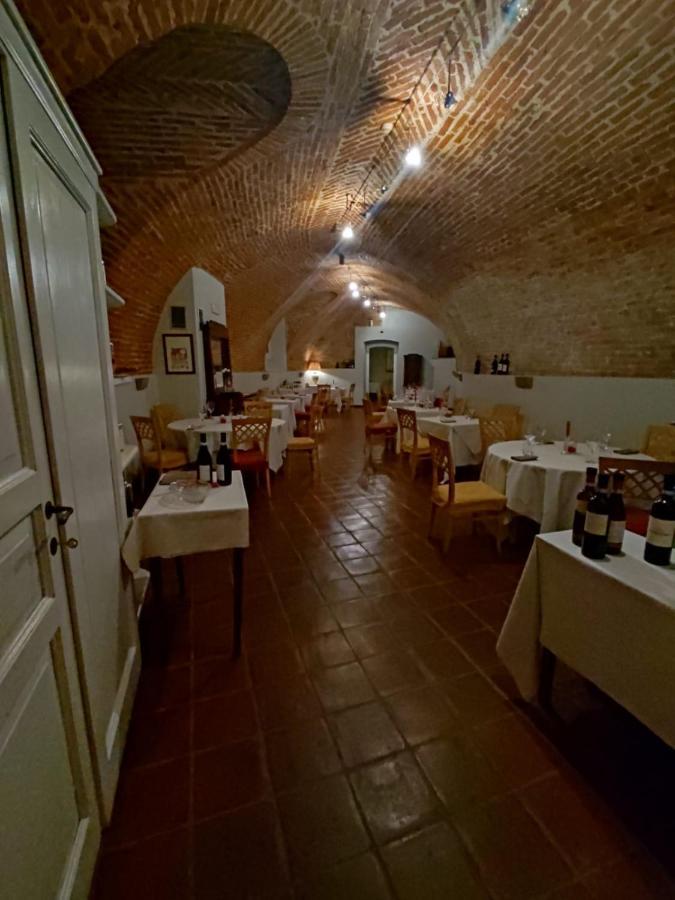 Foresteria Ristorante Conti Roero Monticello d'Alba エクステリア 写真