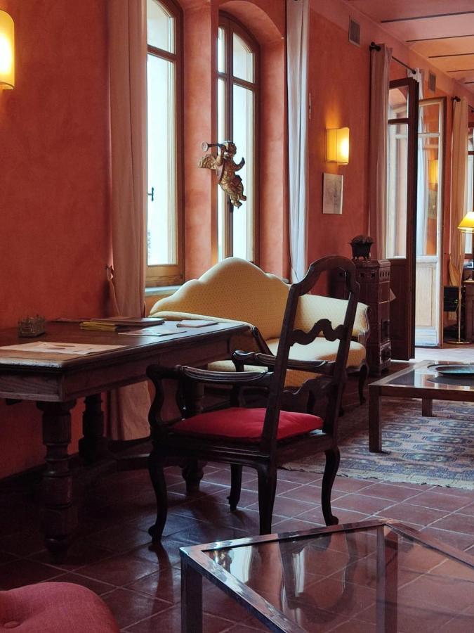 Foresteria Ristorante Conti Roero Monticello d'Alba エクステリア 写真